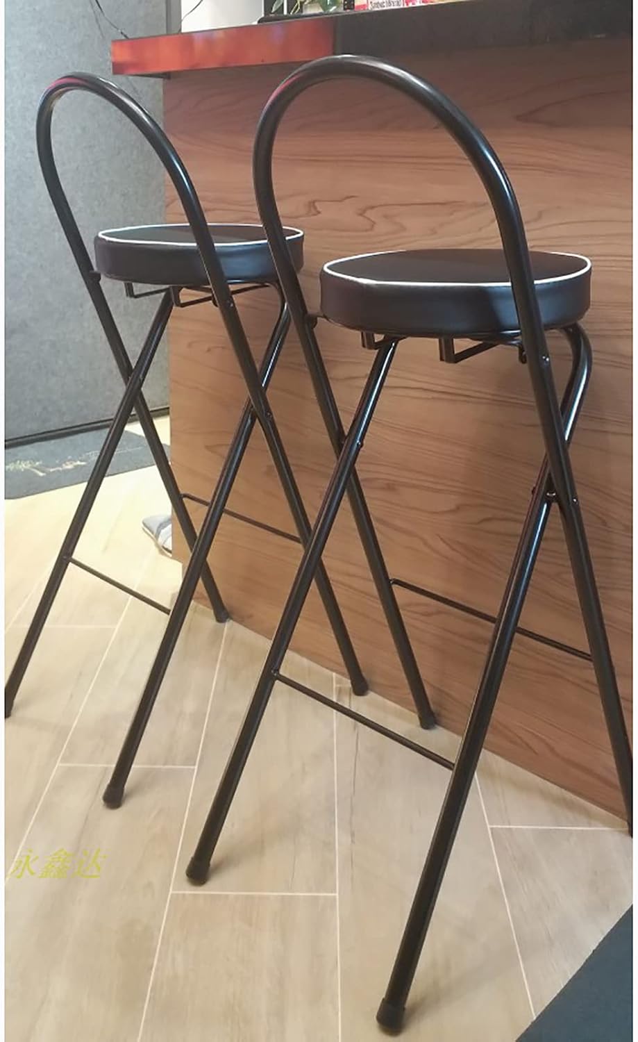 QQXX Folding Bar Stool with Footrest,Leather Padded Folding Kitchen Stool,Portable Counter Height Foldable Stool Tall Bar Stools for Outdoor Kitchen Shop Cafe(1 Pc, Black Seat Height 29.5")