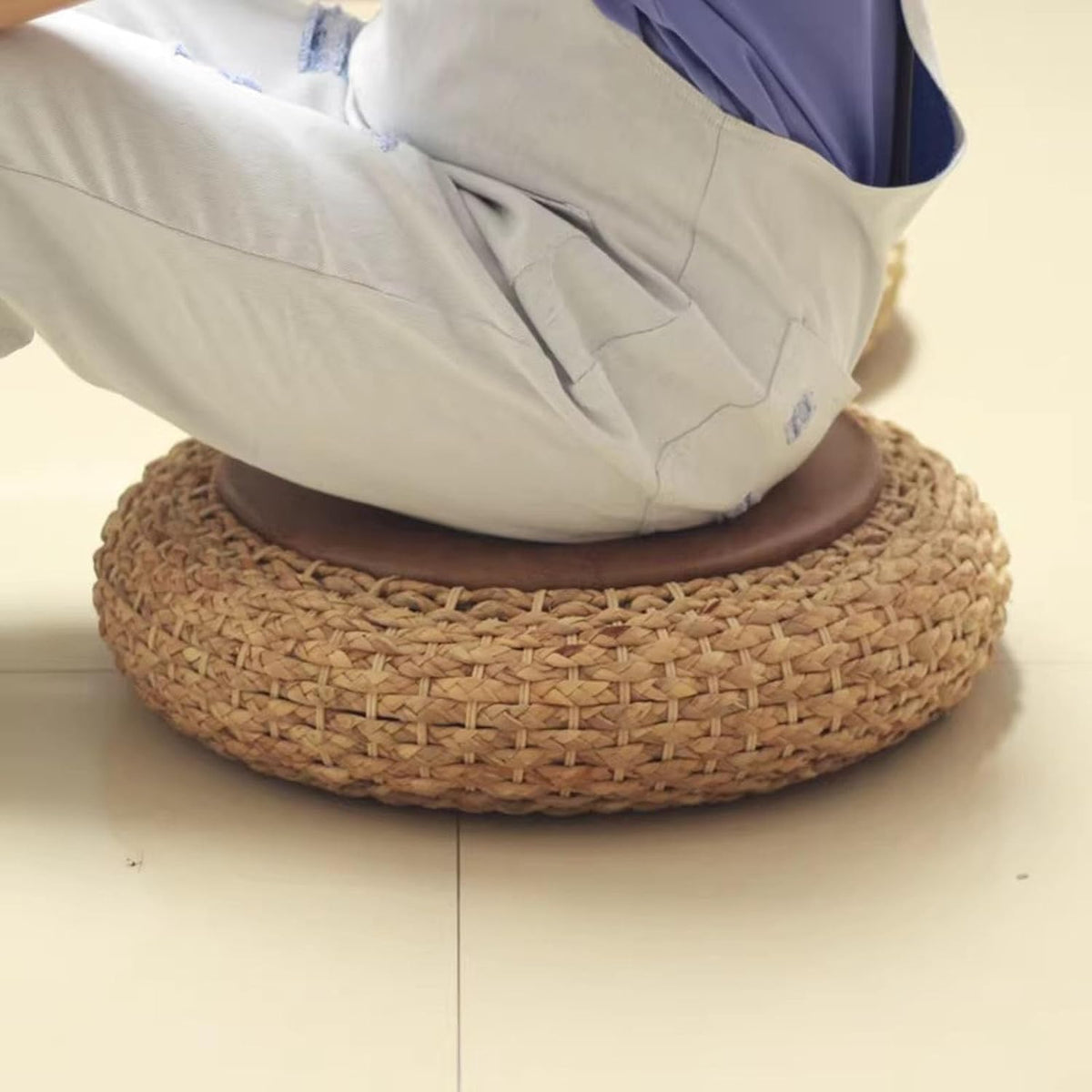 Round Straw Knitted Pouf, Foot Stool Leather Roof Steel Frame Stuffed Futon,for The Living Room Bedroom and Outdoor Seat(50cm/19.6in)