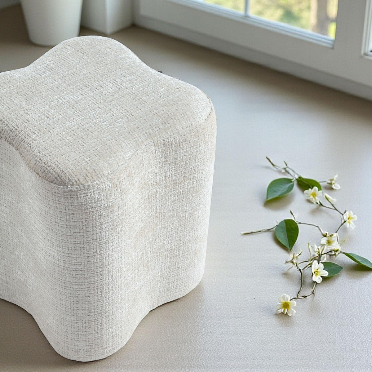 Get Set Style 14.4 Inch Flowers Shaped Ottoman,Modern Chenille Ottoman Vanity Stool for Living Room Comfortable Pouf Extra Seating,Stylish Sofa Foot Rest (Beige)