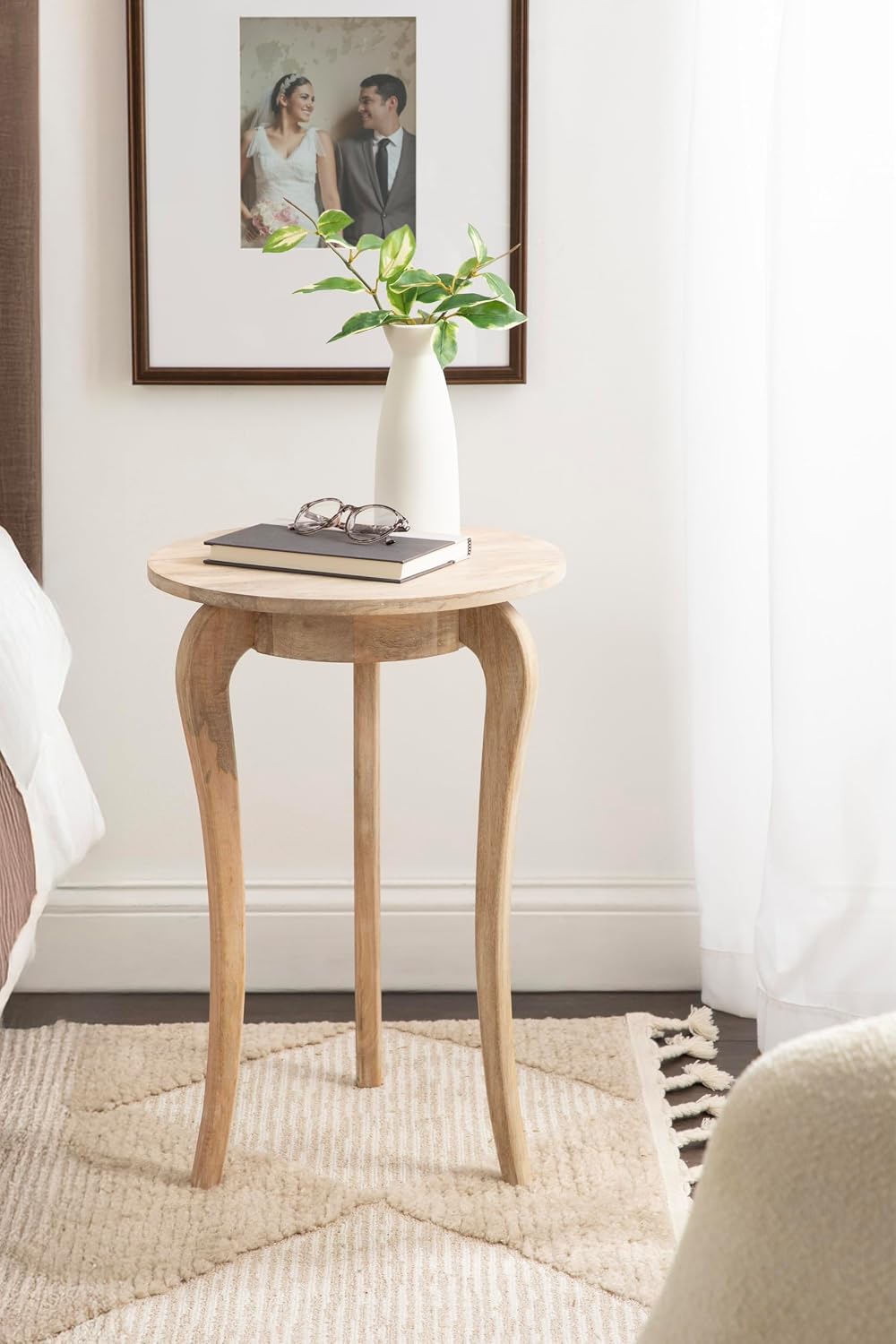 Kate and Laurel Mariona Coastal Round Mango Wood Side Table, 16 x 16 x 24, Light Natural, Modern Circle End Table with Classic Curved Legs for Living Room Home Decor or Bedroom Nightstand Decor