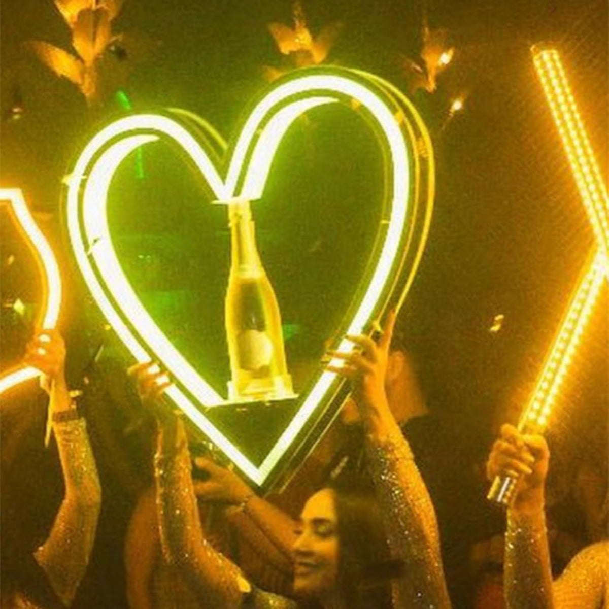 7-Color LED Heart Shape Liquor Bottle Display Shelf, Champagne VIP Bottle Presenter, Bar Wine Bottle Display Stands,Gold