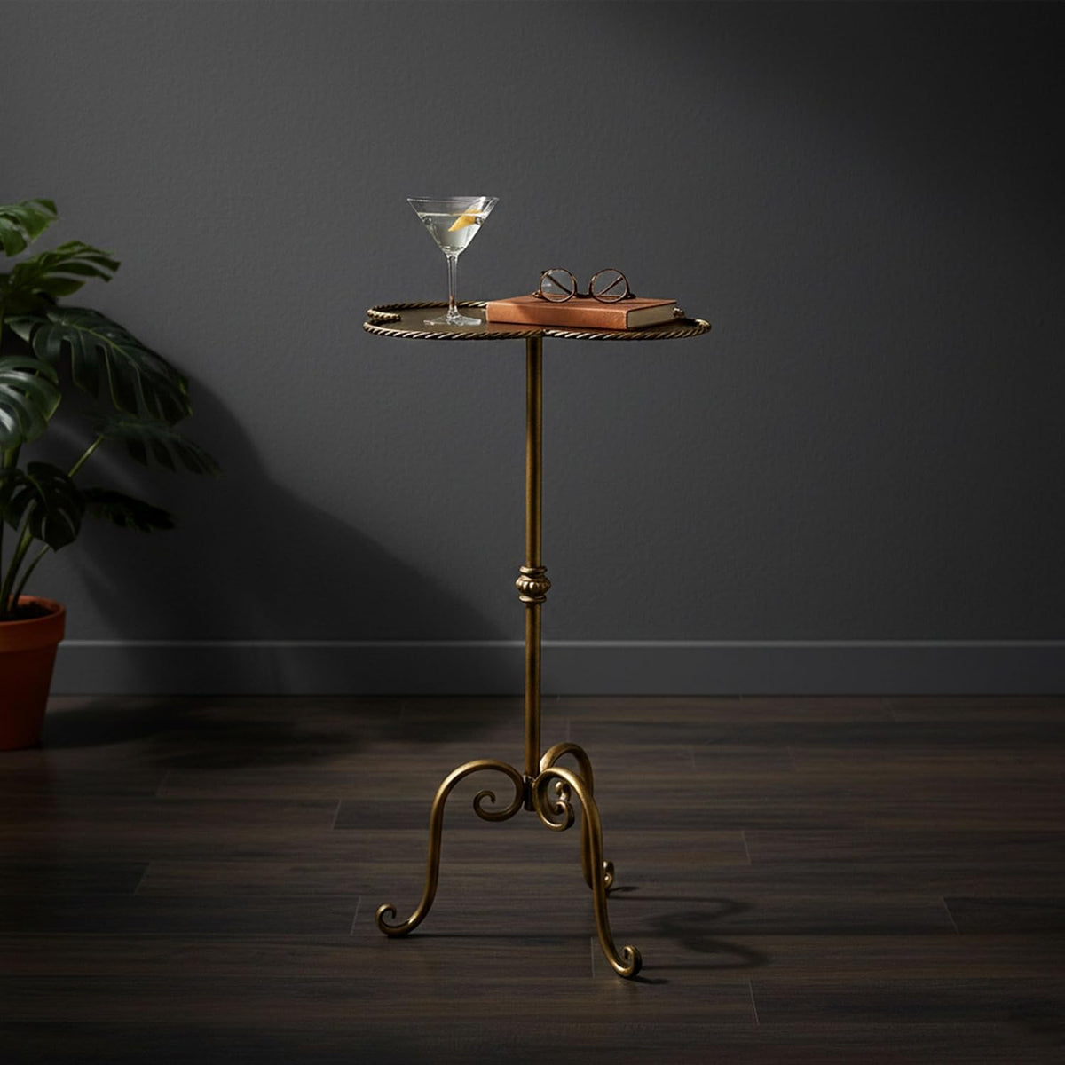 Antique Gold Metal Side Table, Modern Accent Small Drink Table, Coffee Martini Table for Small Spaces,Living Room,Bedroom,Corners