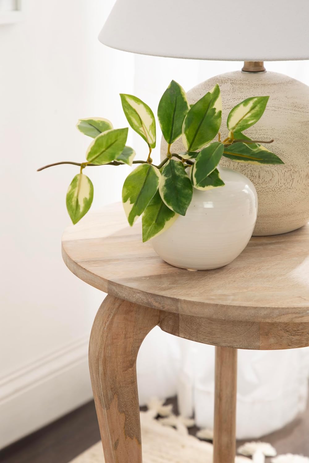 Kate and Laurel Mariona Coastal Round Mango Wood Side Table, 16 x 16 x 24, Light Natural, Modern Circle End Table with Classic Curved Legs for Living Room Home Decor or Bedroom Nightstand Decor