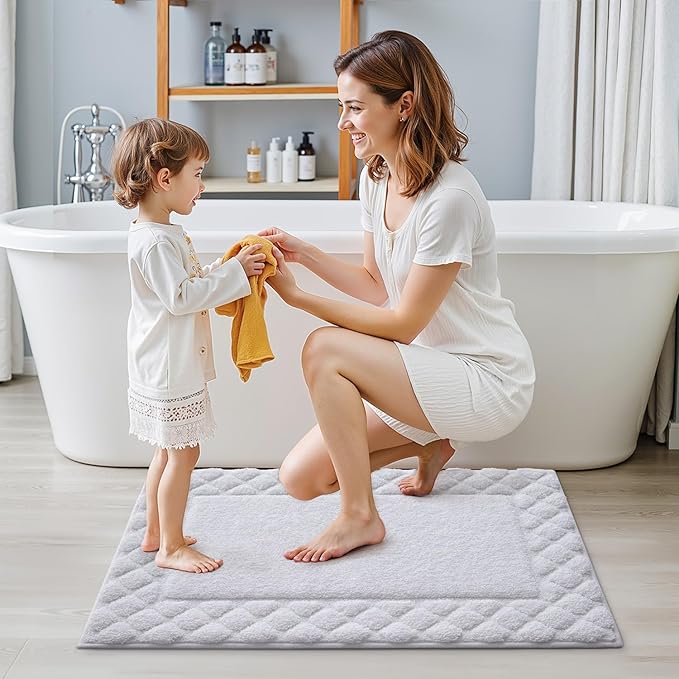LUMI Bathroom Rugs, Ultra Soft Absorbent Bath Mat for Shower, Non Slip Washable Bath Rugs with Rubber Backing, Microfiber Plush Quick Dry Floor Mat for Bathtub, Floor, White, 17x30