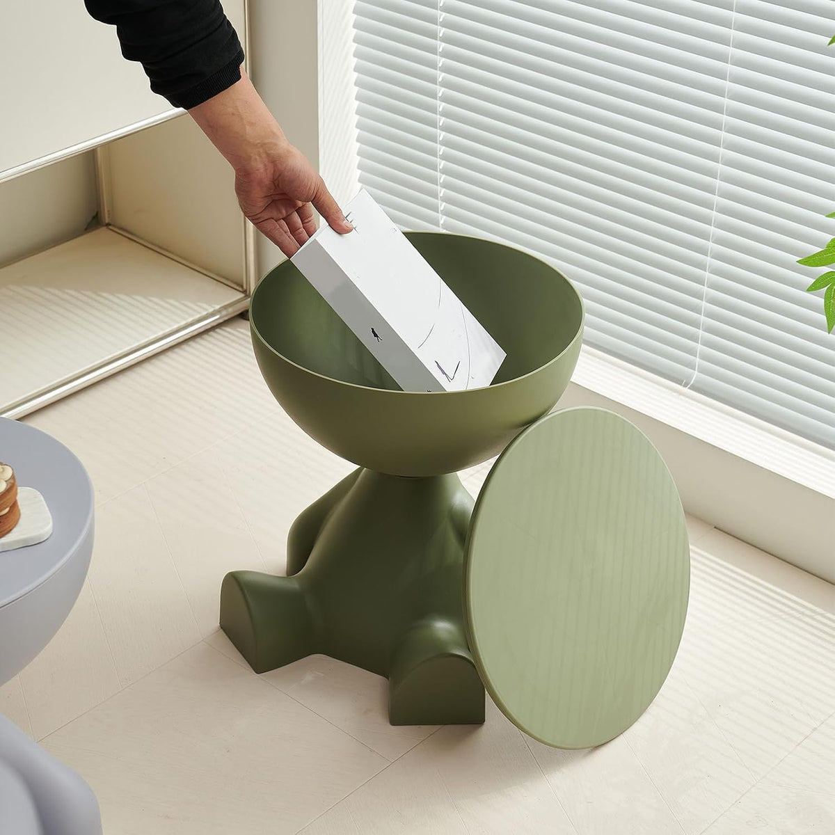 Circle Side Table, Round Modern End Table, Waterproof & Durable, Small Coffee Table for Living Room, Bedroom, Bedside, Versatile Accent Table - Green