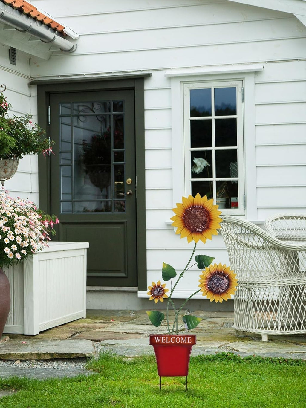 hogardeck Garden Decor for Outside, 39" Sunflower Pot Decorative Garden Stakes for Spring Outdoor Decor, Metal Yard Art Sunflower Welcome Sign for Porch Patio Lawn Pathway Backyard Decorations