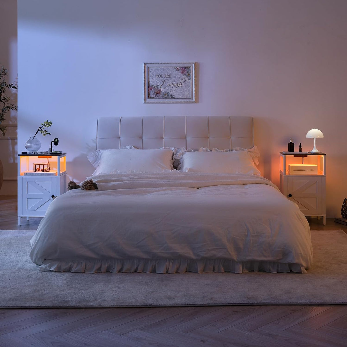 Yoobure Farmhouse NightStand with Charging Station，Wood Night Stand End Table with USB Ports, LED Bed Side Table with Storage Cabinet，Bedside Table for Bedroom, Living Room White
