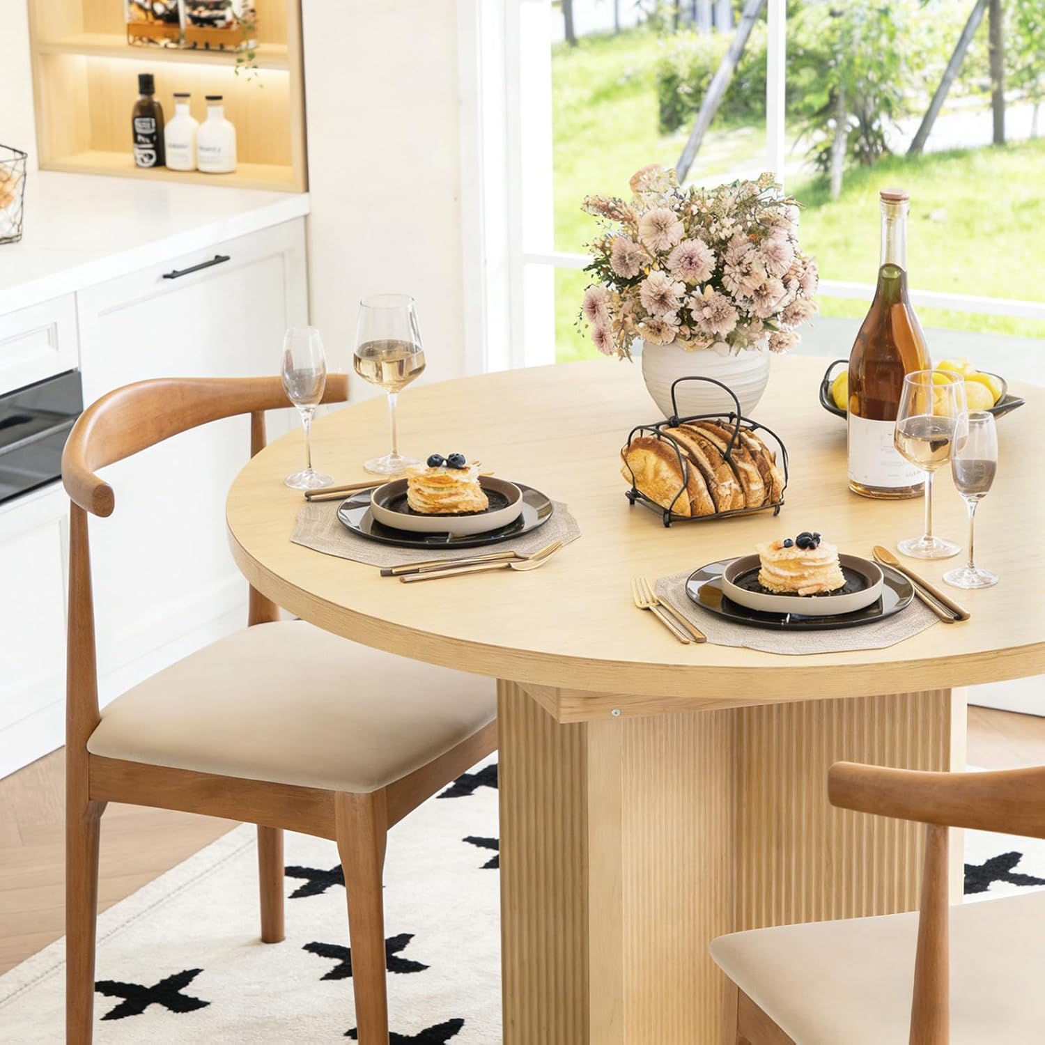 Extendable Dining Table, 35.4" Round to 47.2" Oval Wood Dining Table with Extension Leaf, Modern Expandable Kitchen Table for Small Space, Apartment & Dining Room