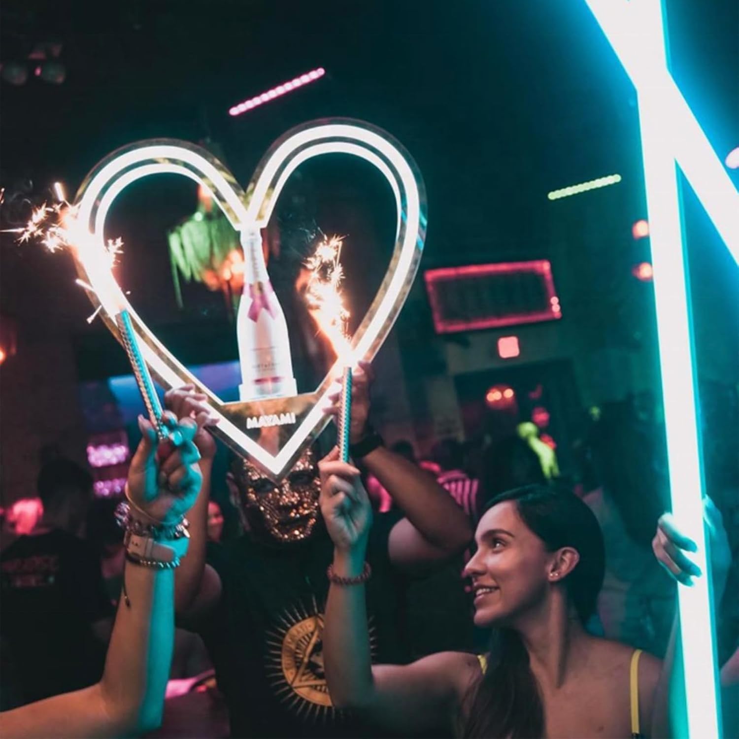 7-Color LED Heart Shape Liquor Bottle Display Shelf, Champagne VIP Bottle Presenter, Bar Wine Bottle Display Stands,Gold