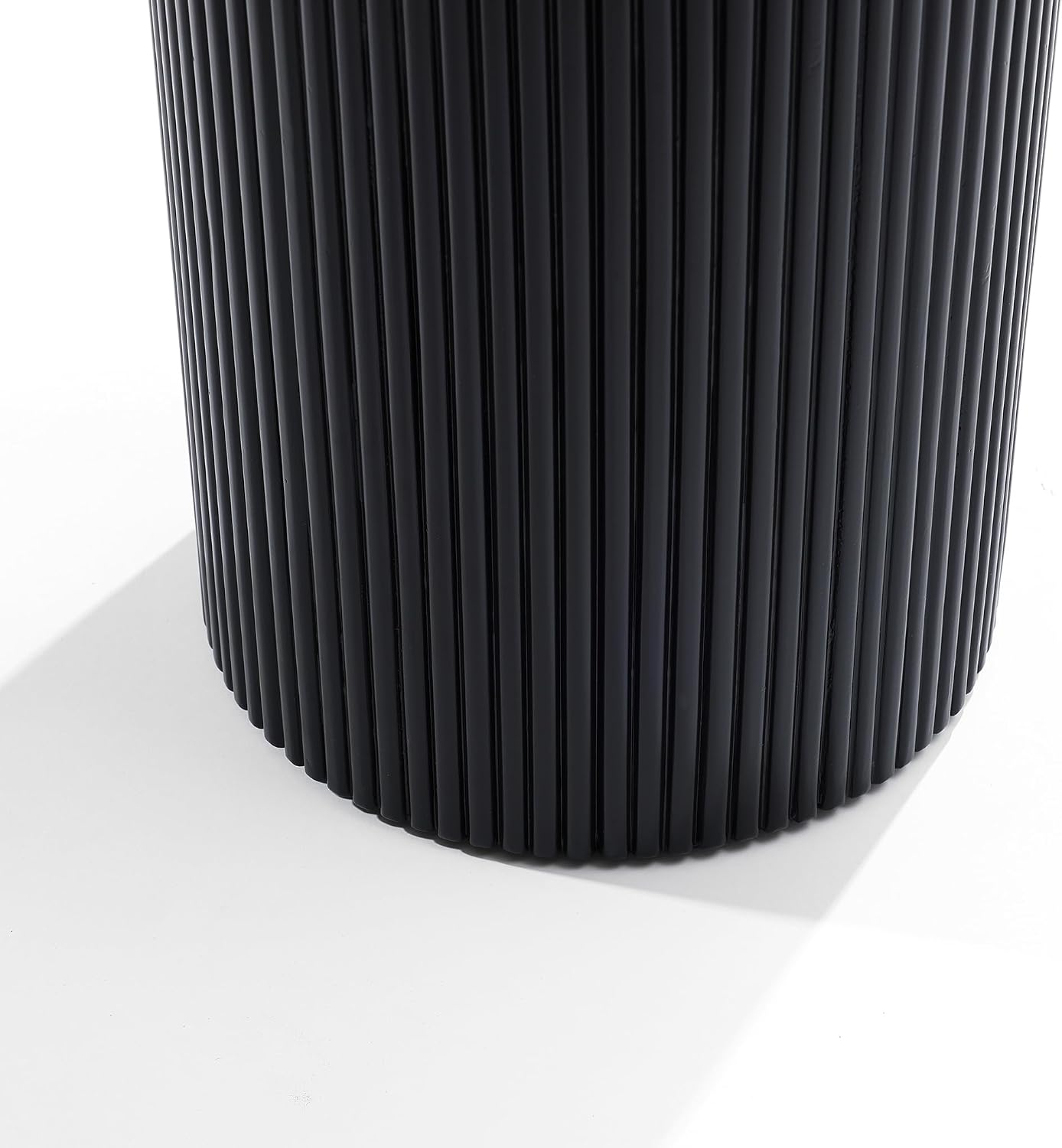 LuxenHome 21" Black Round Side Table, Fluted End Table for Small Spaces