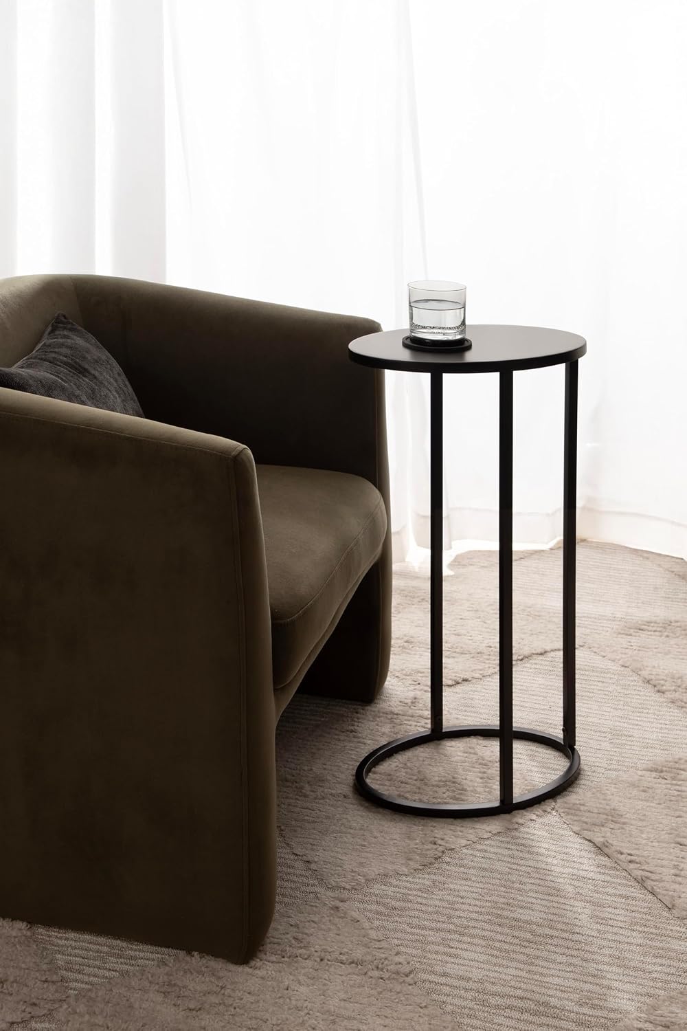 Kate and Laurel Natalli Modern Glam Metal Oval C-Table, 14 x 9 x 28, Black, Transitional Elegant Round C-Shaped Side Table for Use as Bedroom or Living Room Decor