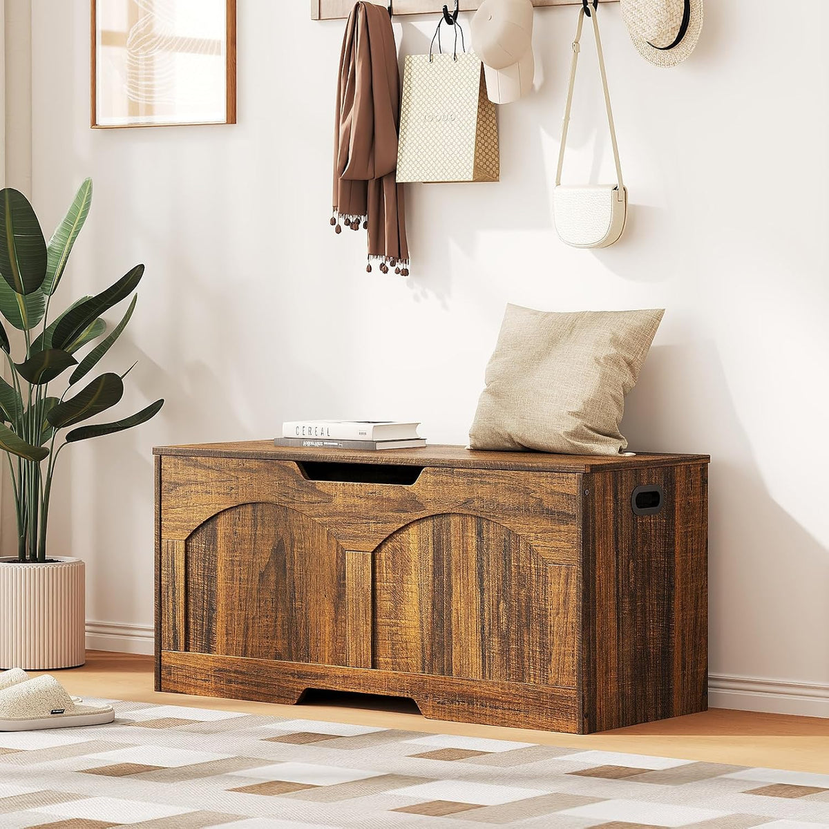 oakvivo Storage Chest, 31.5" Storage Bench with 2 Safety Hinges, Farmhouse Style, 31.5 x 15.7 x 18.3 Inches, U-Shaped Opening for Entryway, Bedroom, Living Room, Supports 330 lb, Rustic Brown
