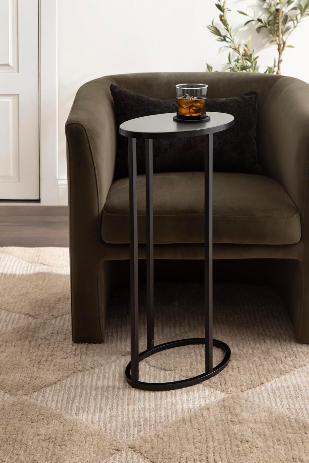 Kate and Laurel Natalli Modern Glam Metal Oval C-Table, 14 x 9 x 28, Black, Transitional Elegant Round C-Shaped Side Table for Use as Bedroom or Living Room Decor