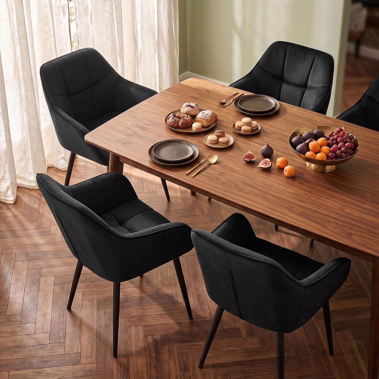 Modern Black Velvet Dining Chairs Set of 2, Upholstered Tufted Side Chairs with Arms, Black Metal Legs, Accent Arm Chairs for Kitchen, Dining Room, Living Room (Black)