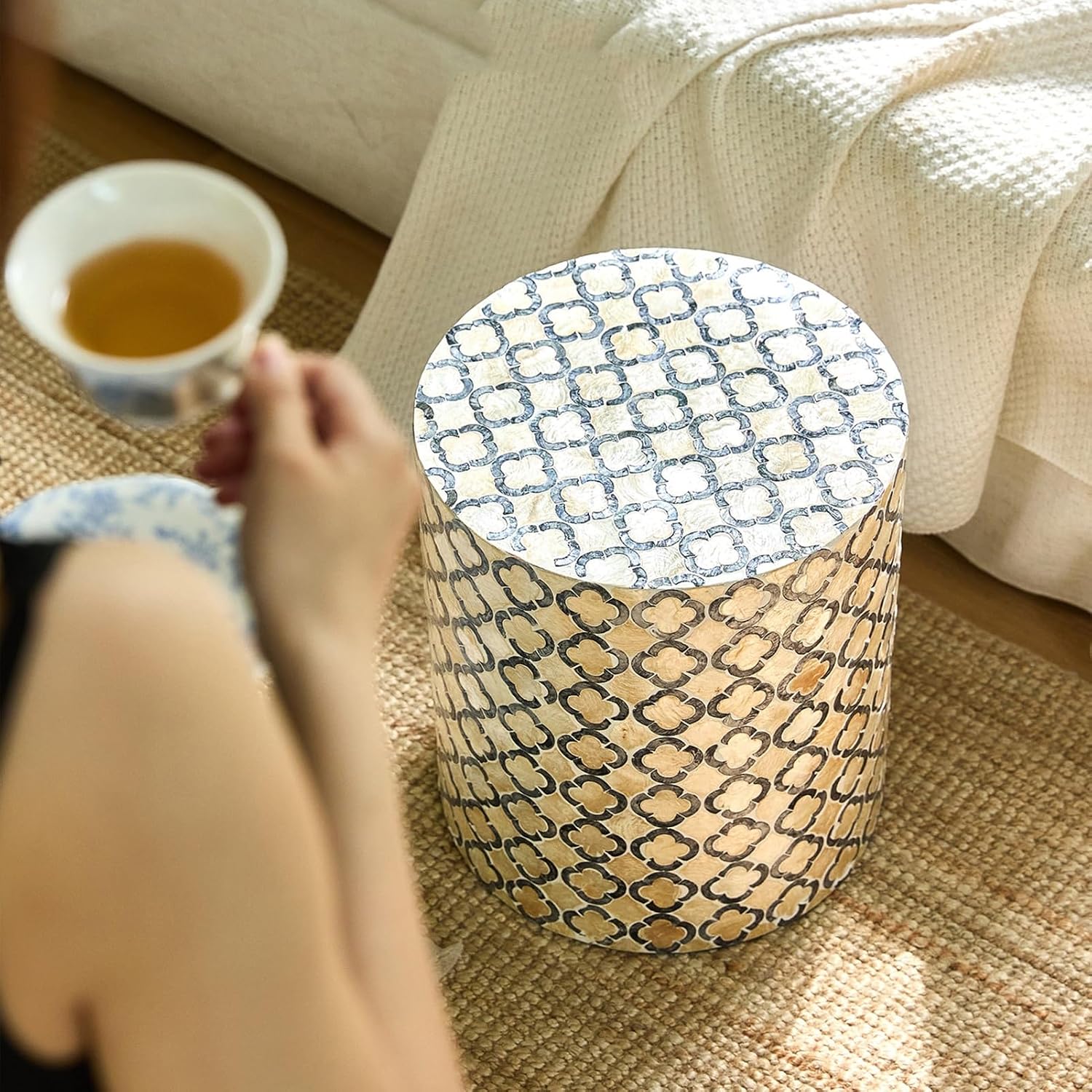 Bedside/Sofa Side Table – Shell-Style Accent Table (Suitable for Living Room, Balcony, or as a Coffee Table/Drum Stool)