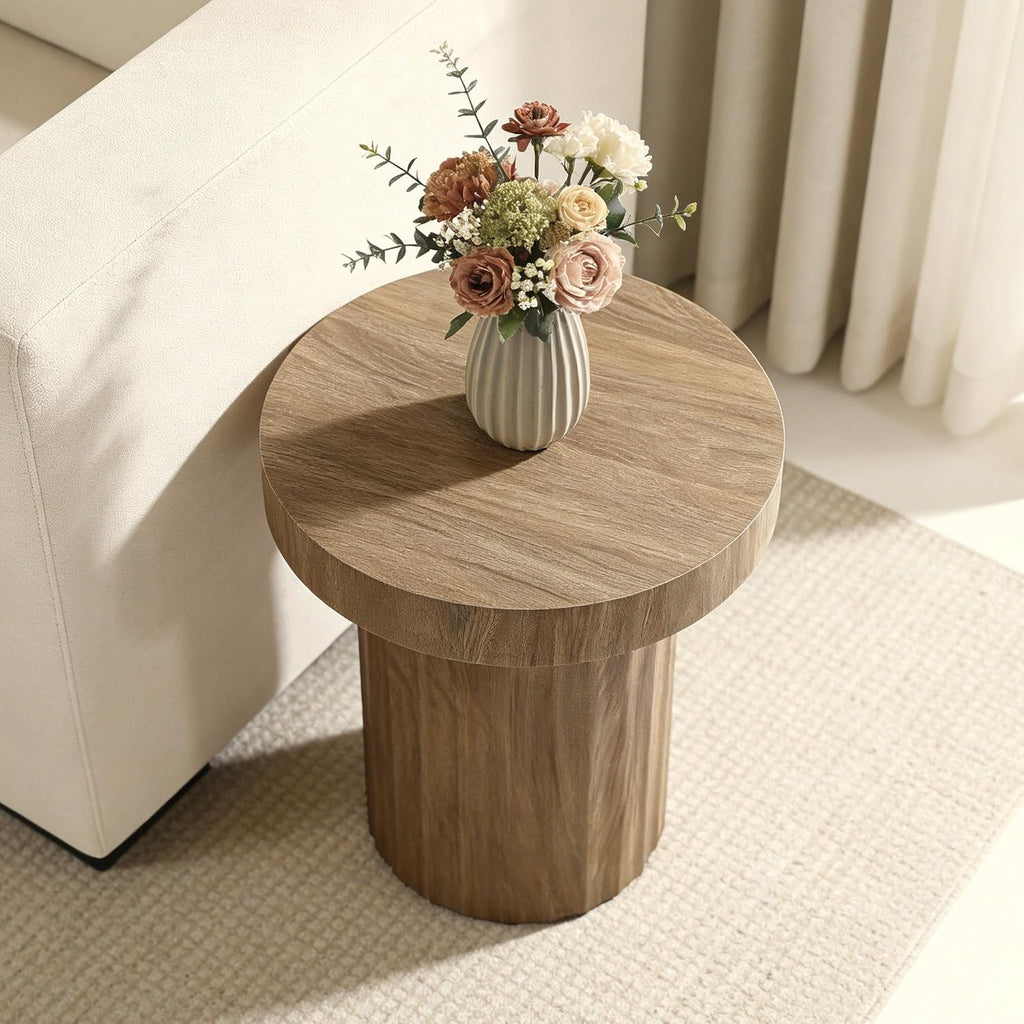 LuxenHome 19.7" H Wood Round Side Table, Natural Oak Finish Fluted Small Accent End Table, Mid Century Modern Wooden Coffee Table for Small Spaces, Bedside Night Stand for Couch, Living Room