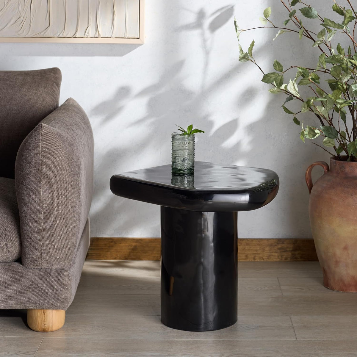 SAFAVIEH Couture Collection - Rhianna Black Concrete Accent Table, Sculptural Side Table, Modern Design (SFV2608B)