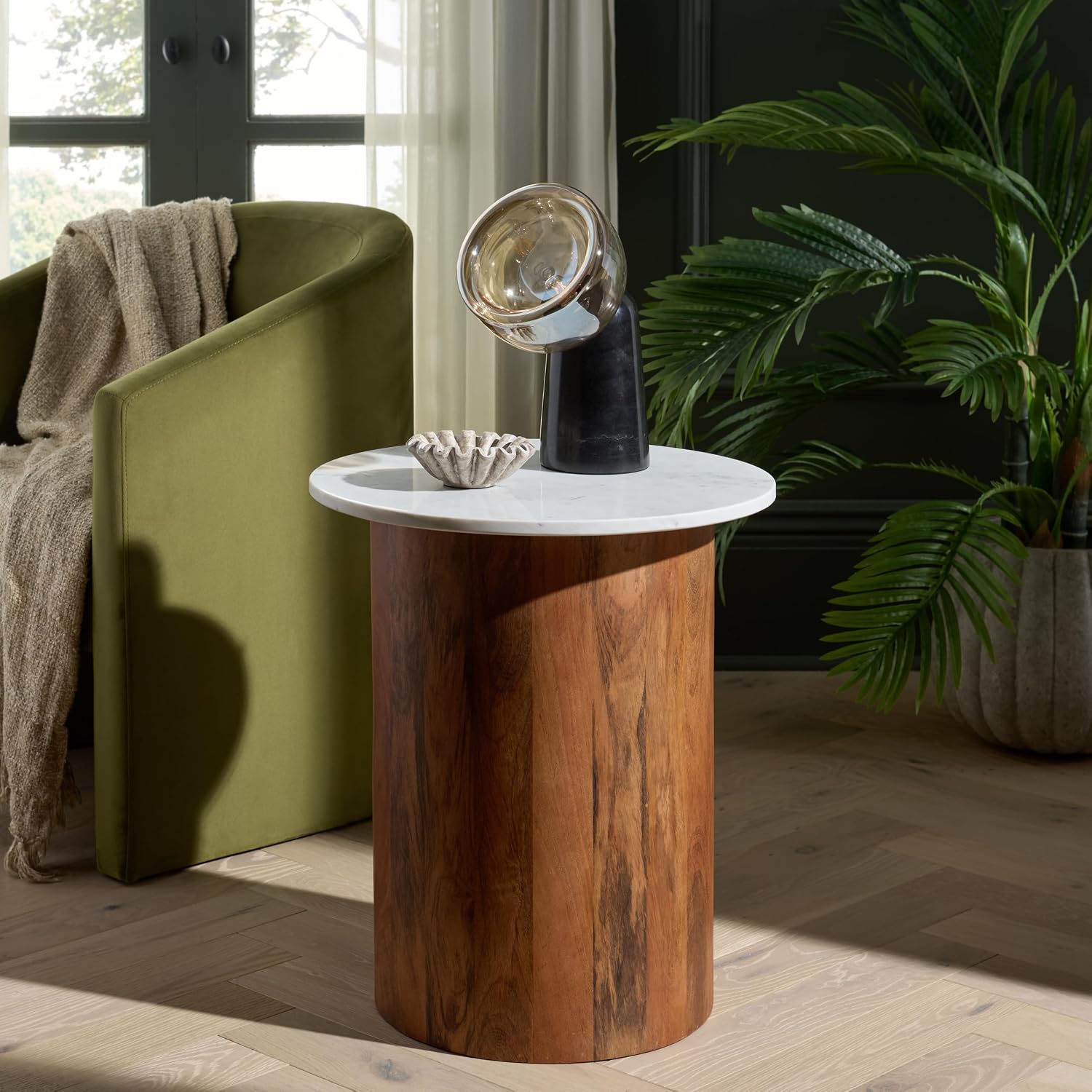 SAFAVIEH Home Collection - Kappie Round Accent Table with White Marble Top & Natural Solid Wood Base (ACC3738A)