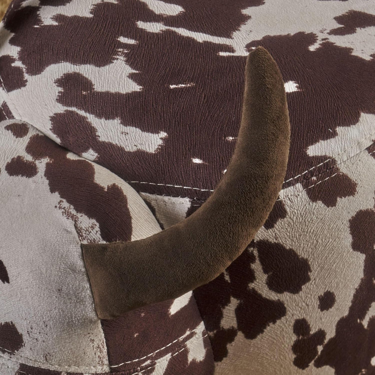 Modern Footstool, Cow-Shaped Ottoman with Birch Legs Cute Velvet Foot Rest for Couch Sofa, Artsy Animal Print Foot Stool for Living Room, Bedroom, Porch, Garden, Balcony Decor (Brown + White）