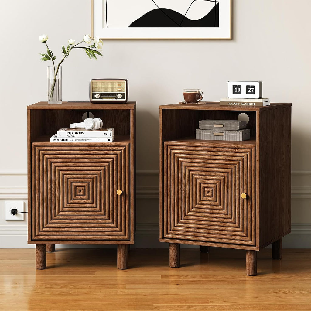 RoyalCraft Walnut Nightstand Set of 2, Night Stand with Charging Station | Mid-Century Modern End Table for Living Room, Side Table with Solid Wood Legs, Bedside Table for Bedroom, Entryway