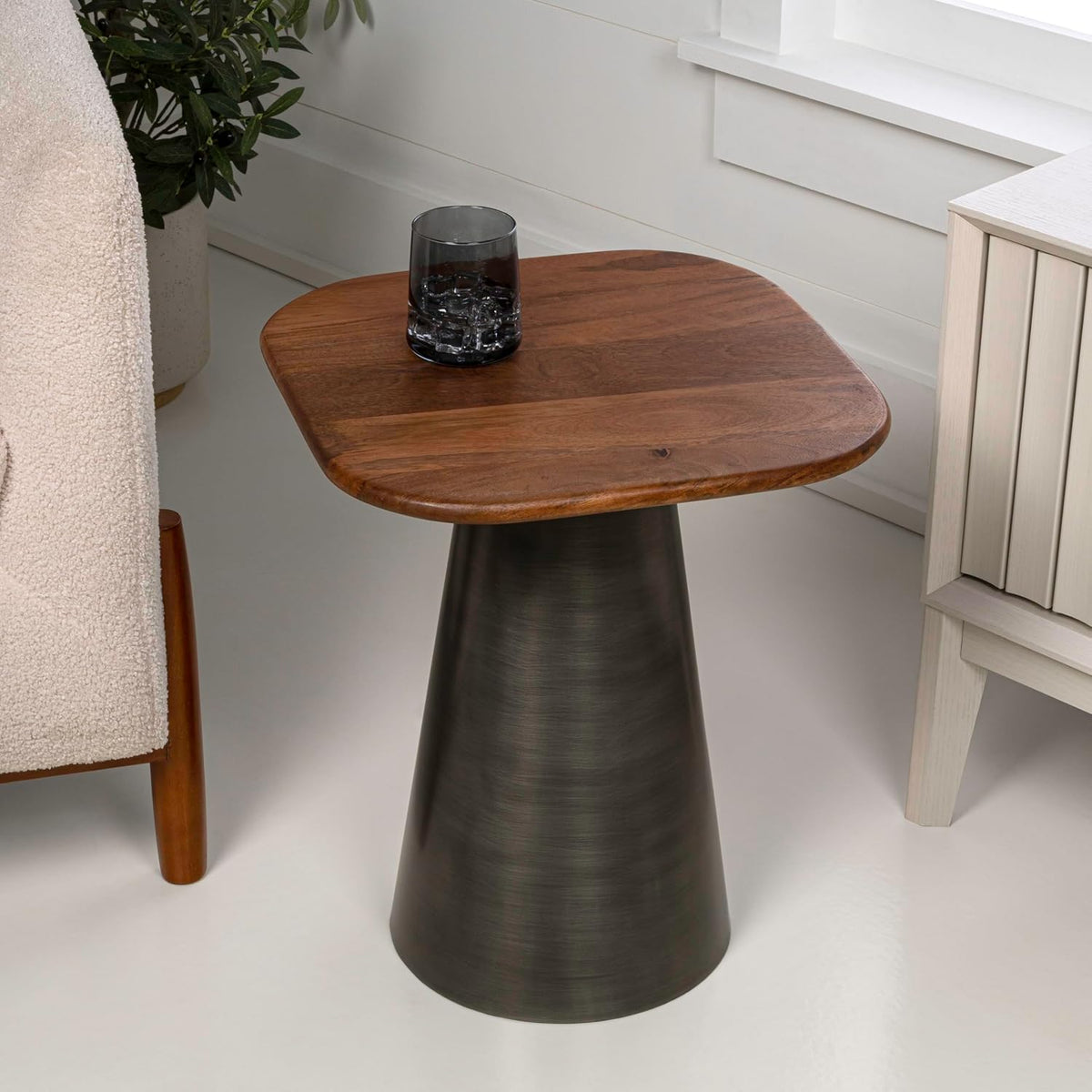 JONATHAN Y Skye Industrial Solid Mango Wood Square End Table with Tapered Metal Pedestal Base, 18" Accent Side Table or Nightstand for Living Room, Bedroom, Honey Wood/Oxidized Nickel END5000A