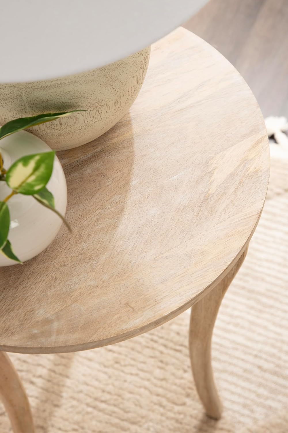 Kate and Laurel Mariona Coastal Round Mango Wood Side Table, 16 x 16 x 24, Light Natural, Modern Circle End Table with Classic Curved Legs for Living Room Home Decor or Bedroom Nightstand Decor