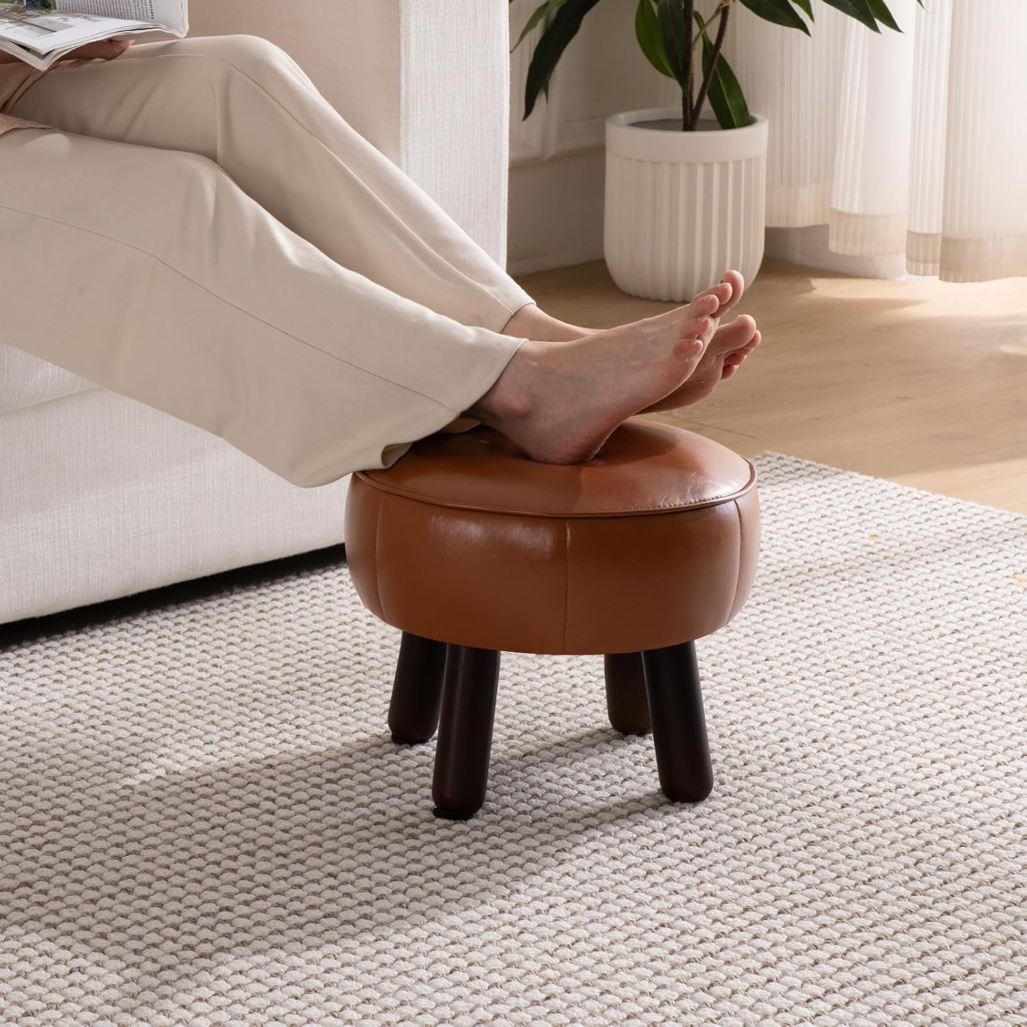 oakvivo Small Foot Stool, 13in Round Faux Leather Pouf Ottoman Foot Rest | Footstool Ottomans with Rubber Legs Under Desk, 13''L x 13''W x 10.2''H, Footrest for Couch, Living Room Bedroom, Brown
