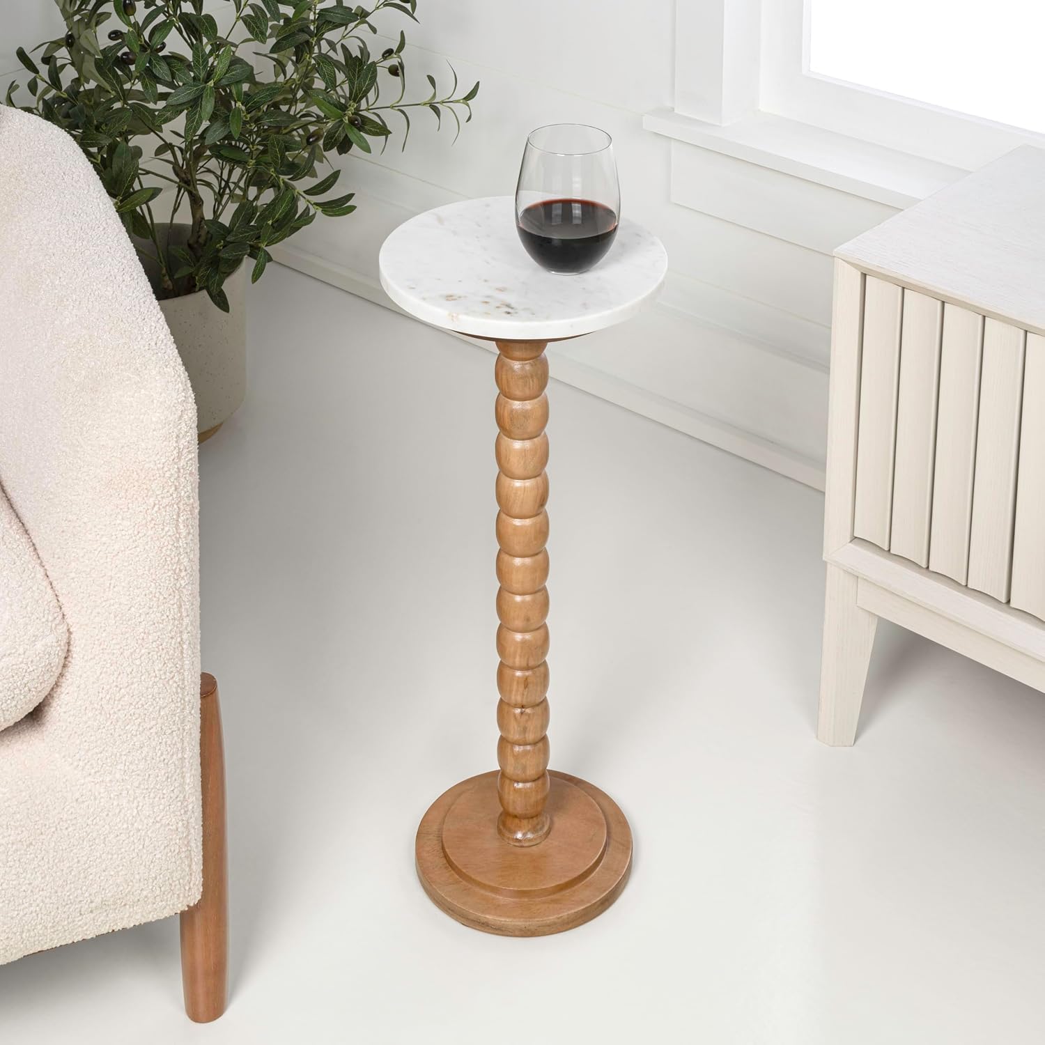 JONATHAN Y Monroe Wood and Marble Round Drink Table with Bobbin Spool Pedestal Base, 24.25" Tall Modern Accent Martini Table for Small Spaces, Living Room, Bedroom, Natural and White END3005B