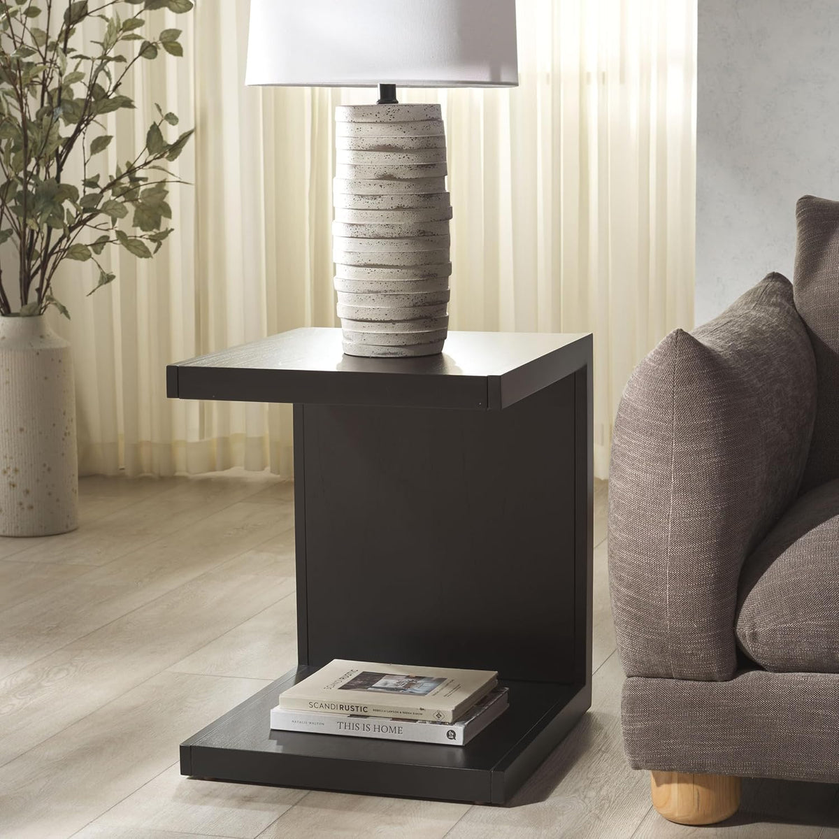 SAFAVIEH Couture Collection - Tawney Black Accent Table, C-Shaped Side Table, Modern Minimalist Design (SFV1317A)
