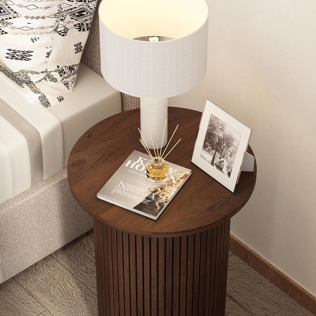Wnutrees Round Fluted End Table, Small Accent Pedestal Side Table, Wood Fluted Nightstand Bedside Table for Living Room, Bedroom, Handcrafted Finish, Brown