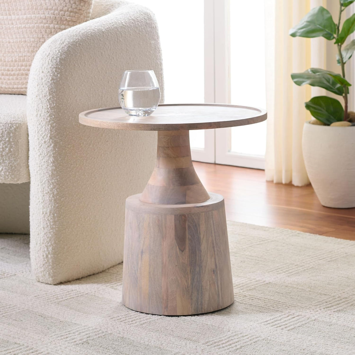 SAFAVIEH Home Collection - Javier Accent Table with Whitewashed Solid Wood Finish, Modern Round Side Table (ACC3257A)