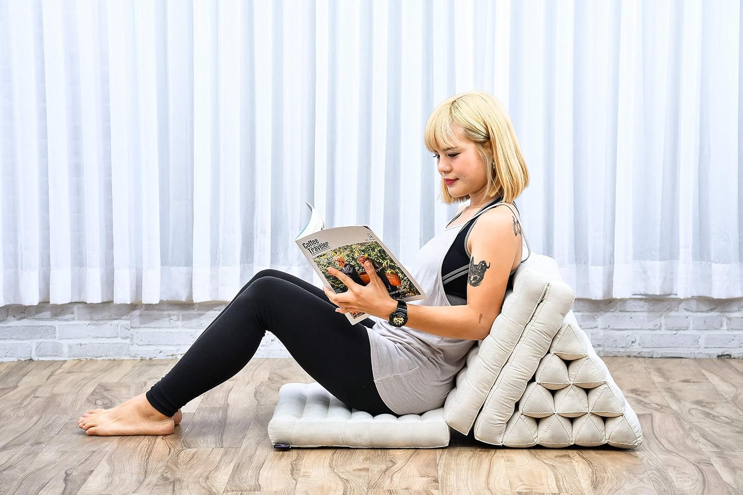 Leewadee - Comfortable Japanese Floor Mattress - Thai Floor Bed with Triangle Cushion - Futon Mattress - Thai Massage Mat, 67 x 21 inches, Ecru, Kapok Filling | Floor & lounge cushion for relaxing, reading & TV - for meditation & yoga, firm & stable