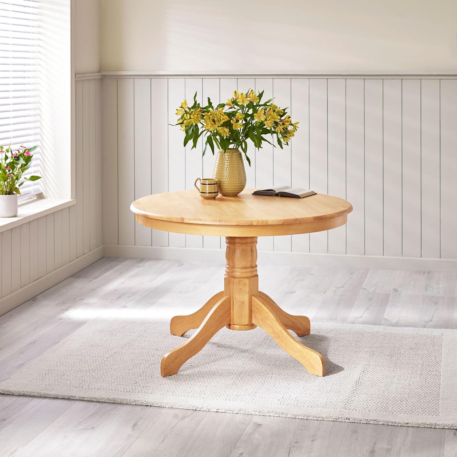 Furniturebox UK Bude Round Wooden Dining Table & 4 Millford Chairs (Oak-Effect & 4 Millford Chairs)