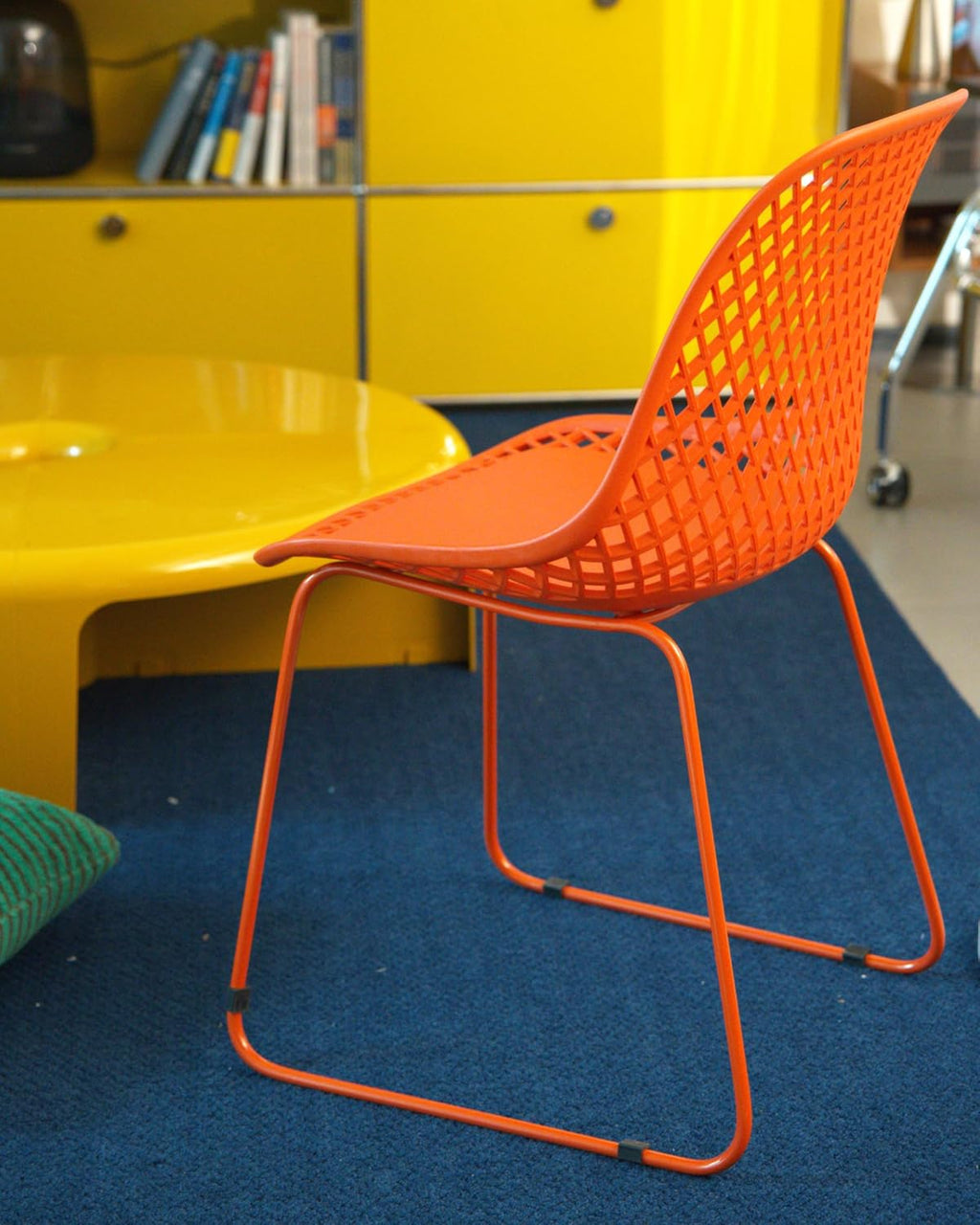 Modern Dining Chairs Set of 2, Stable Plastic Kitchen Chairs with Metal Sled Base for Dining Room (Blood Orange)