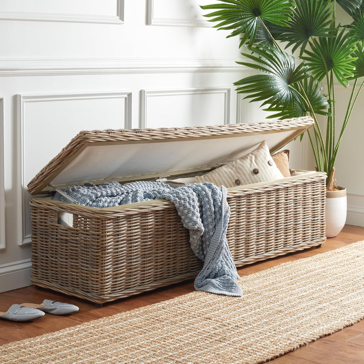 SAFAVIEH Furniture - Caius Rattan Trunk - Grey - Rattan - Coastal Woven Design - Ideal for Living Room, Entryway, Bedroom, 63" W x 18.1" D x 18.7" H - Fully Assembled (SEA7017A)