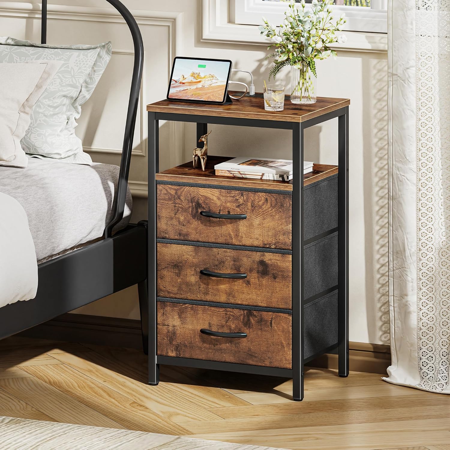 Huuger Nightstand with Charging Station, 27.6 Inch Bedside Table,Side Table