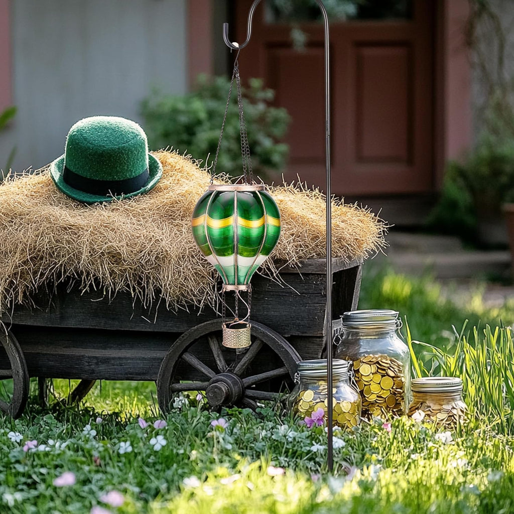 TERESA'S COLLECTIONS Hot Air Balloon Solar Lantern for Outdoor Garden Decor, Hanging Flickering Flame Outdoor Lights for Trees, Green St Patrick's Day Decorations for Party Father's Gift