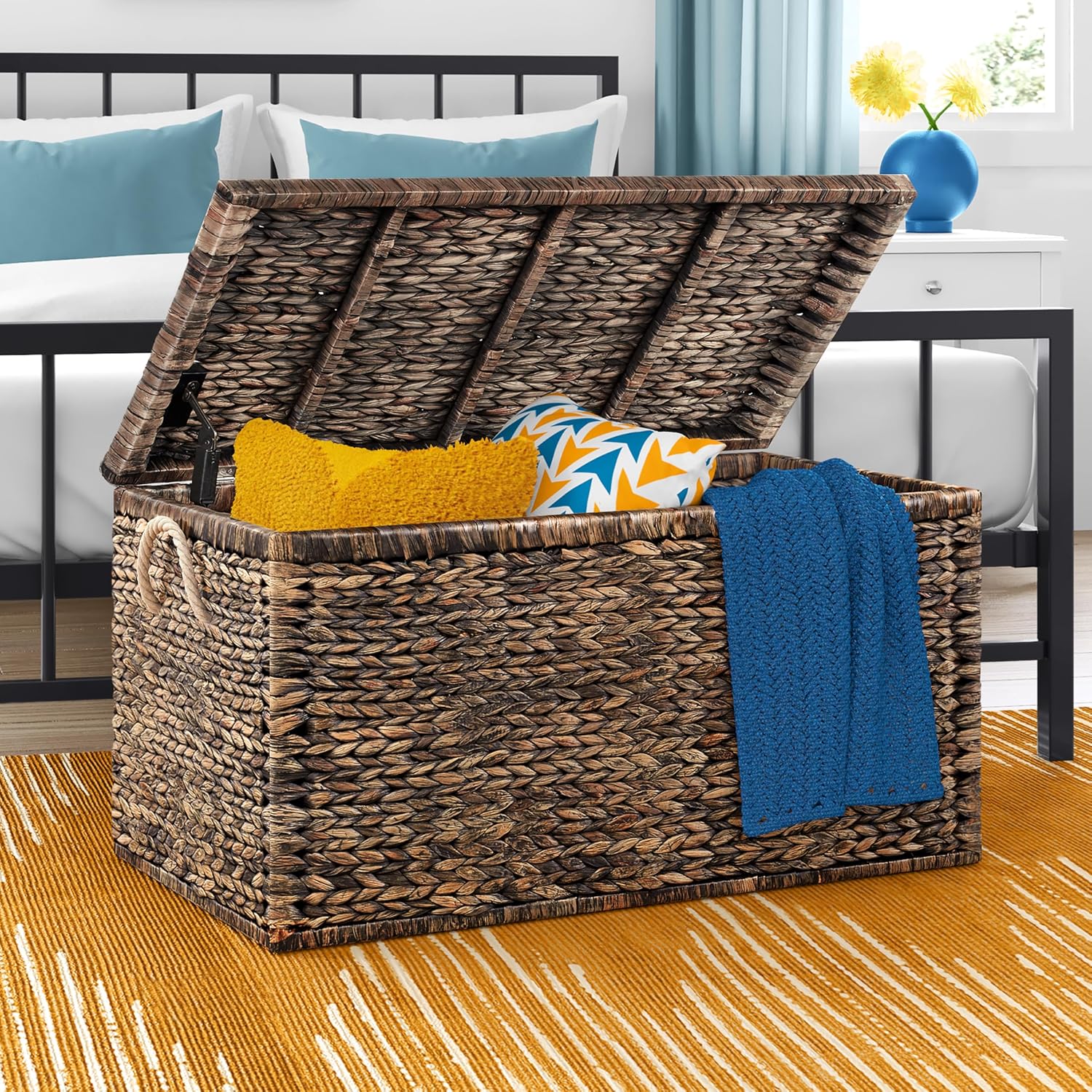 Click365 Wicker Storage Trunk with Lid, 33 Inch Extra Large Woven Storage Chest with Handles and Safety Hinges, Farmhouse Blanket Basket for Bedroom, Living Room or Entryway, Rustic Brown