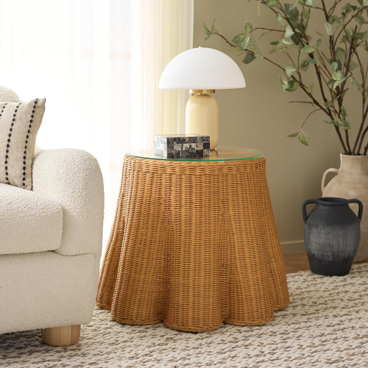 SAFAVIEH Couture Collection - Hylda Natural Rattan Accent Table, Round Shape, Glass Top Design, Fully Assembled (CWK3011A)