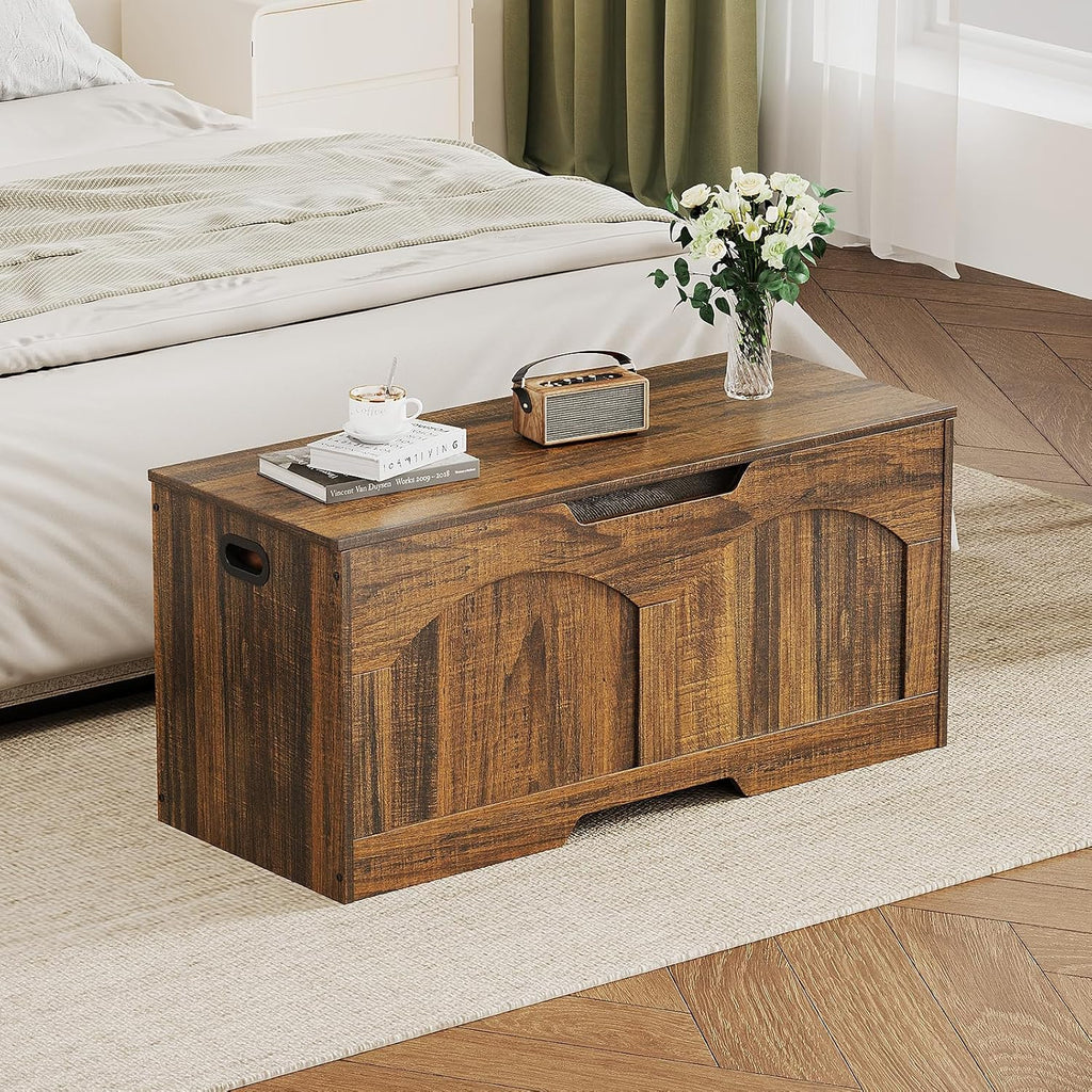 oakvivo Storage Chest, 31.5" Storage Bench with 2 Safety Hinges, Farmhouse Style, 31.5 x 15.7 x 18.3 Inches, U-Shaped Opening for Entryway, Bedroom, Living Room, Supports 330 lb, Rustic Brown