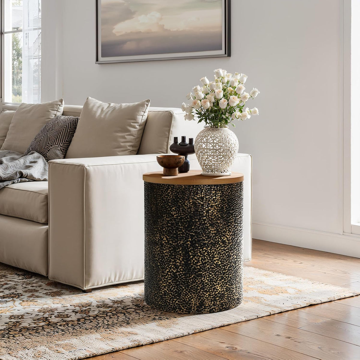 LuxenHome Round Side Table, 20" Black and Gold Metal Base with Wood Top,Small Accent Stool End Table for Small Place,Bedside Nightstand for Living Room, Bedroom, Office, Bathroom
