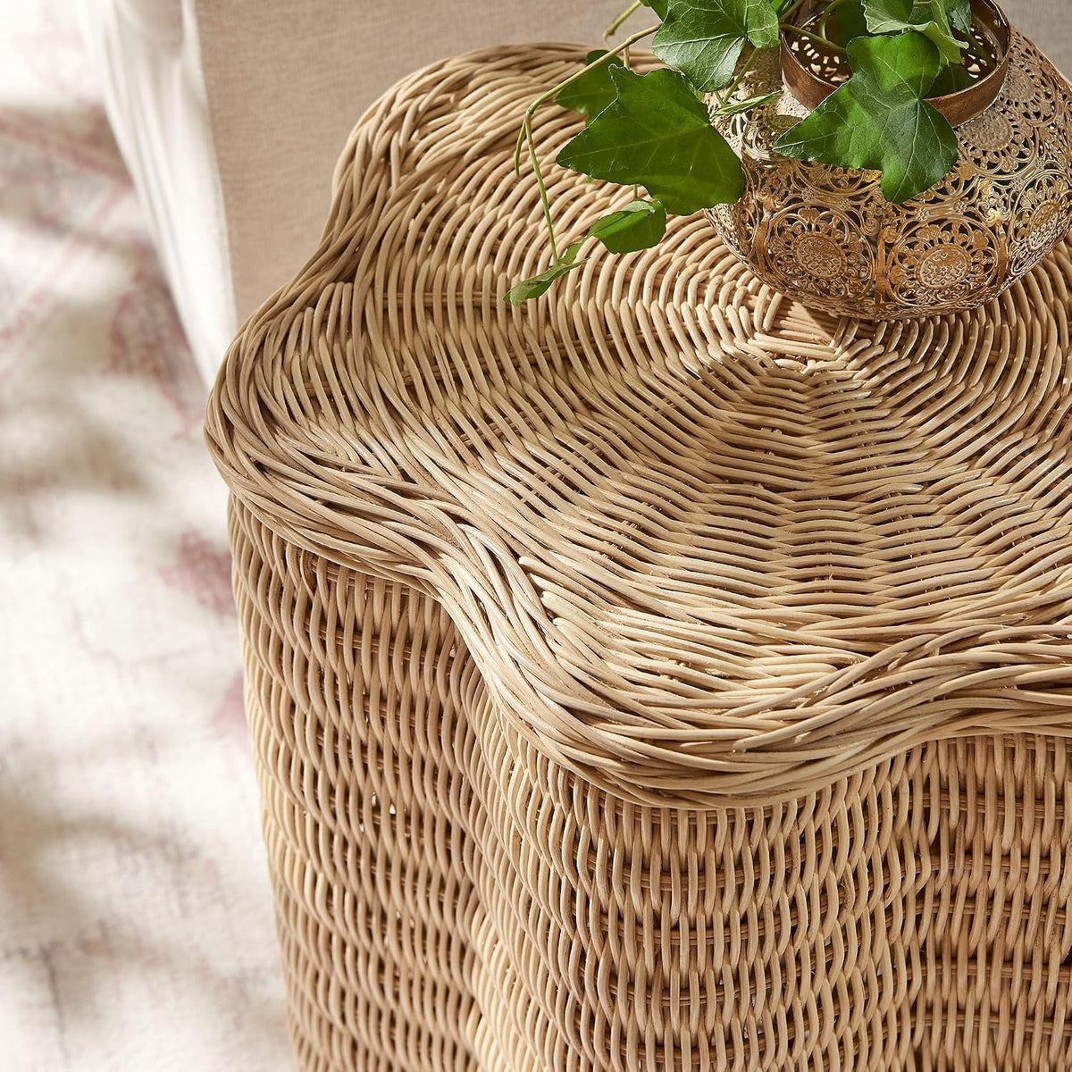 Modway Erika Scalloped Natural Rattan Side Table in Natural – 16 Inch Small Round Accent Stool with Flower-Shaped Top for Living Room, Bedroom, or Covered Patio